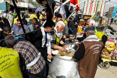 تصاویر خدمت‌گذاری به زائران اربعین در موکب گلستان